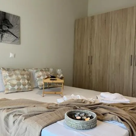 Polychrono Apartments *