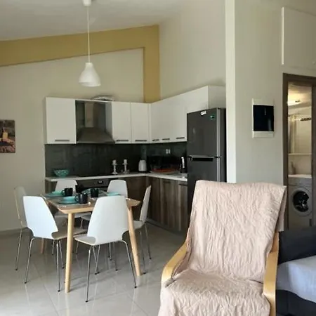 Polychrono Apartments *