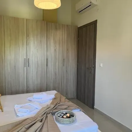 Апартаменты Polychrono Apartments