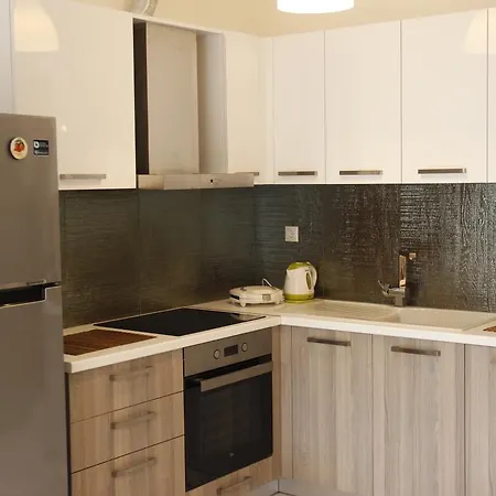 Апартаменты Polychrono Apartments