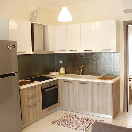 아파트 Polychrono Apartments *