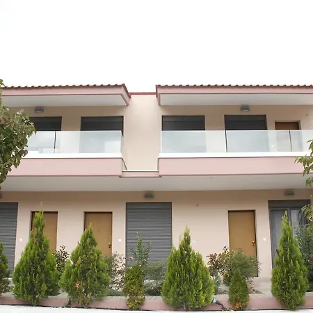 아파트 Polychrono Apartments *