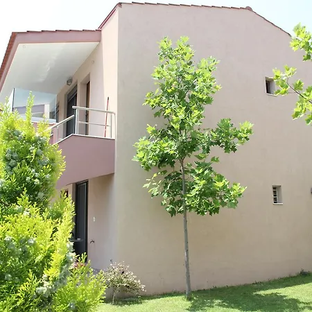 Апартаменты Polychrono Apartments