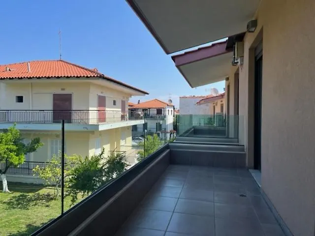 Polychrono Apartments *