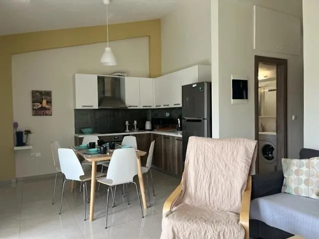 Polychrono Apartments *