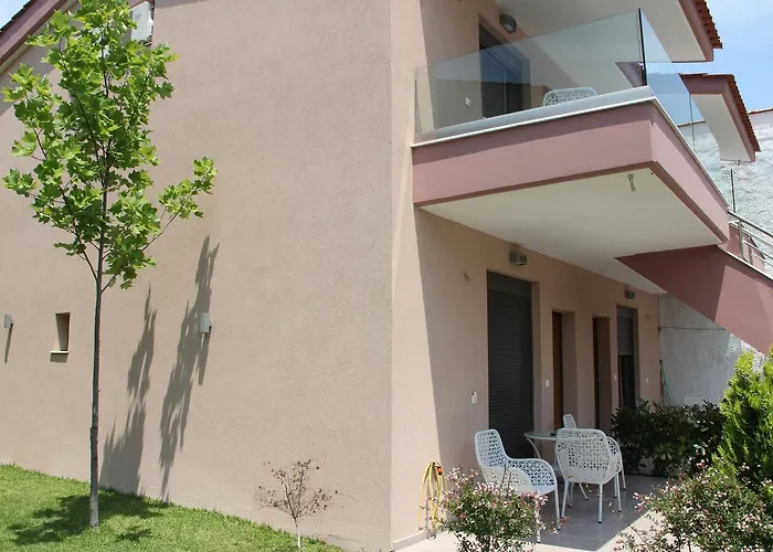 Polychrono Apartments *