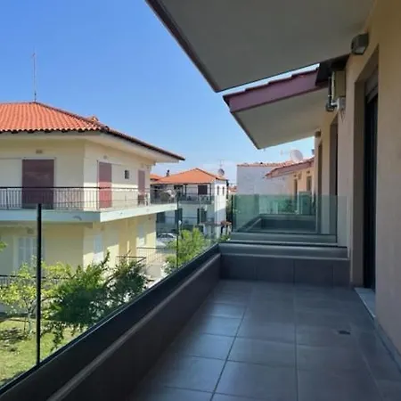 Polychrono Apartments *