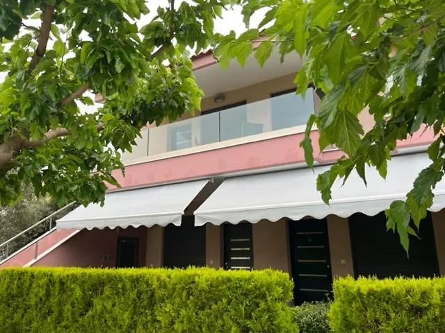 דירה Polychrono Apartments *