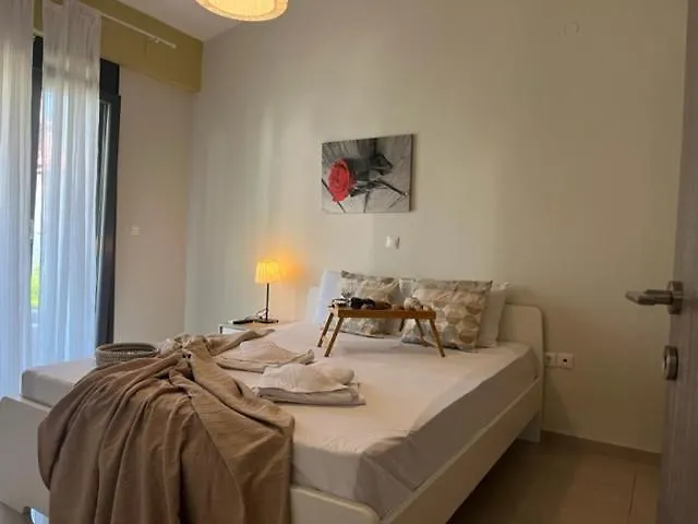 Polychrono Apartments דירה