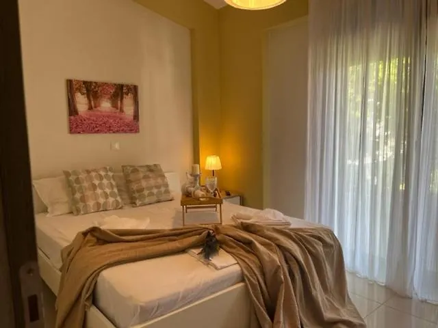 Polychrono Apartments דירה *