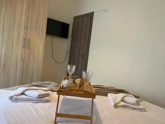 Polychrono Apartments דירה