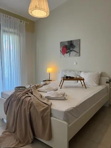 דירה Polychrono Apartments *