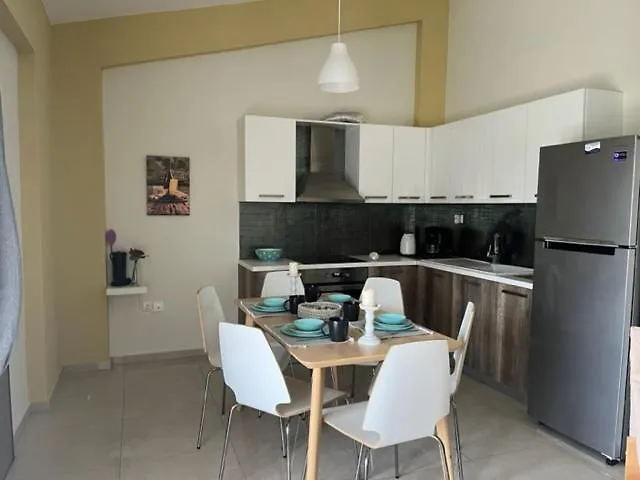 Polychrono Apartments דירה