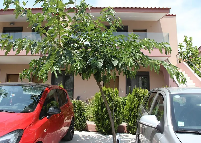 דירה Polychrono Apartments